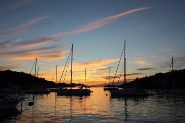  Vela Luka günbatımı 