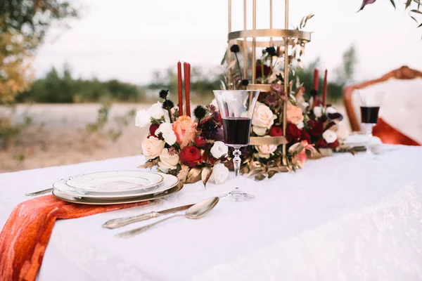 Banquet Nature Table White Tablecloth Vintage Plates Gold Rim Wine — Stock Photo, Image