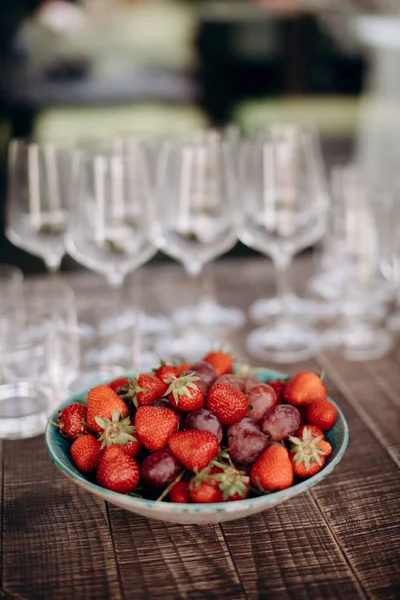 Doces Chocolates Sobremesas Frutas Bebidas Frias Alcoólicas Não Alcoólicas Buffet Imagens De Bancos De Imagens Sem Royalties