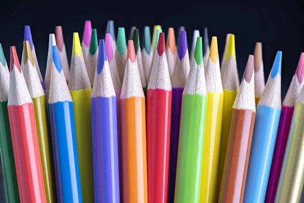 Superbe Gros Plan Crayons Bois Multicolores Sur Fond Noir Pour — Photo