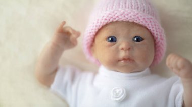 yeniden doğmuş bebek prem
