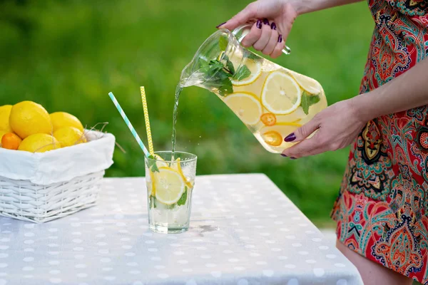 Female Hands Pour Refreshing Cold Lemonade Lemons Ice Mint Jug — Stock Photo, Image