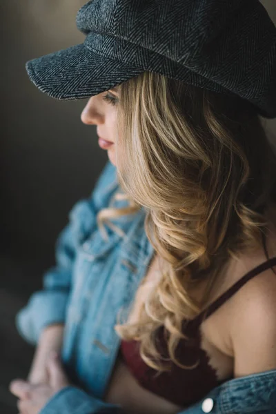 Beautiful Sexy Woman Young Girl Full Lips Curls Denim Jacket — Stock Photo, Image