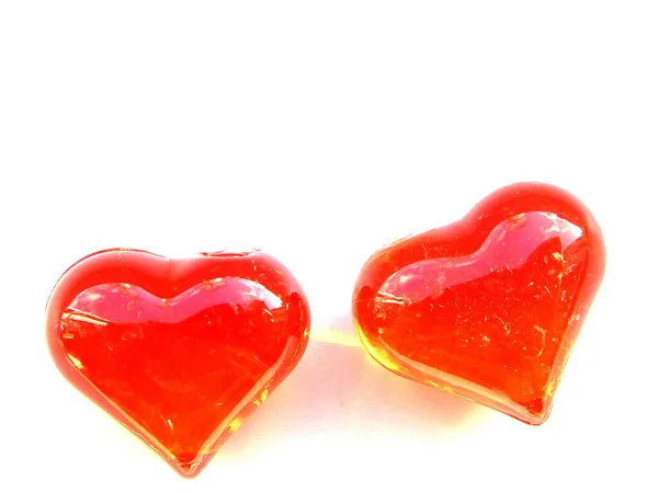 Zwei Rote Herzen Nahaufnahme Auf Weißem Hintergrund — Stockfoto