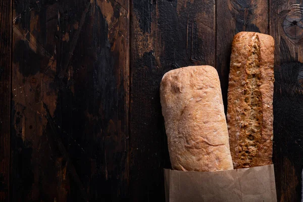 Pão fresco em um saco de papel — Fotografia de Stock