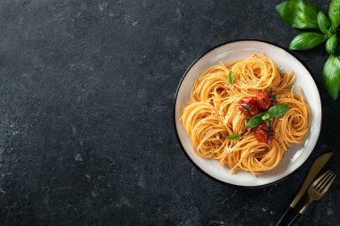 Tabakta spagetti