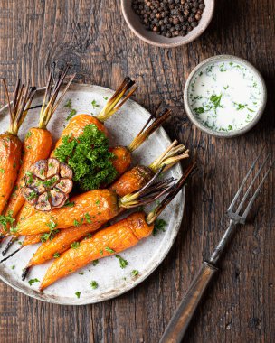 İştah açıcı fırında havuç.