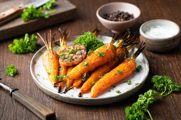 Zanahorias horneadas apetitosas — Foto de Stock