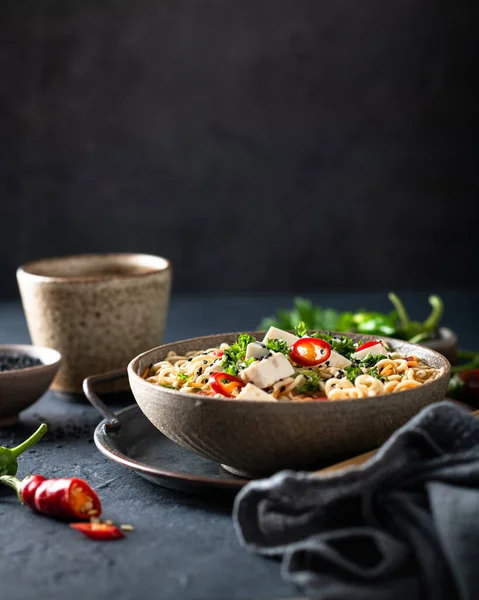 Ramen con tofu y verduras — Foto de Stock