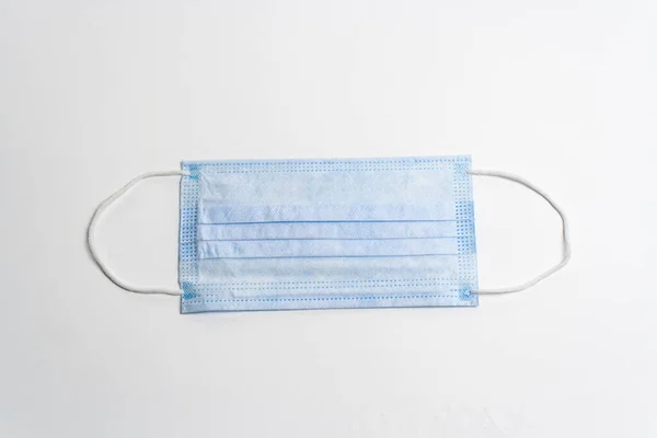 Máscaras médicas em fundo branco, isolado — Fotografia de Stock