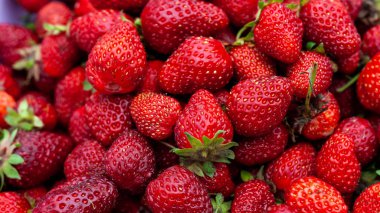 Taze toplanmış çilek arka planı