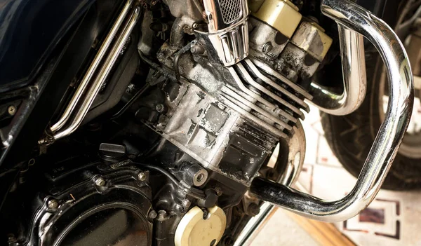 Chromovaný Sání Vzduchu Motocyklový Motor Válec Karburátor Část Přední Kolo — Stock fotografie