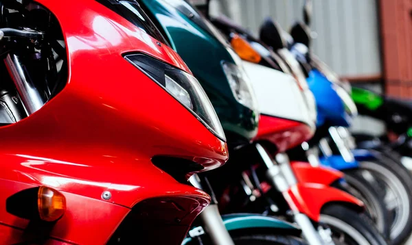 Sport Motorcyklar Uppradade Showroom Butiken Främre Delen Väg Cyklar Stå Royaltyfria Stockbilder