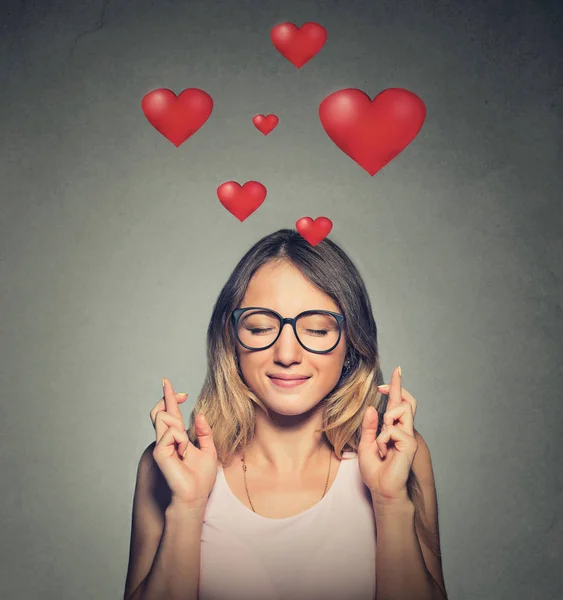 Retrato Una Hermosa Mujer Esperanzada Enamorada Cruzando Los Dedos Con — Foto de Stock