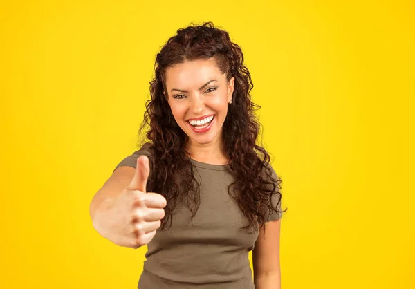 Beautiful Brunette Curls Holding Thumb Laughing Camera Background Bright Yellow — Stock Photo, Image