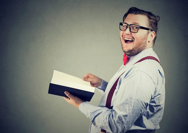 Side View Happy Chubby Man Reading Interesting Book Laughing Camera — Stock Photo, Image