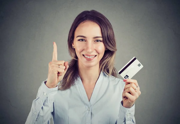 Ung Formella Kvinna Har Bästa Bank Erbjudande Hålla Finger Upp — Stockfoto