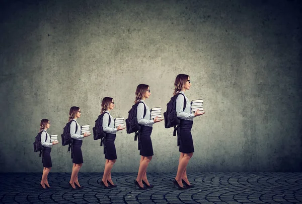 Succesvolle Opgeleide Vrouw Vooruitgang Carrière Professioneel Onderwijs Groei Concept — Stockfoto