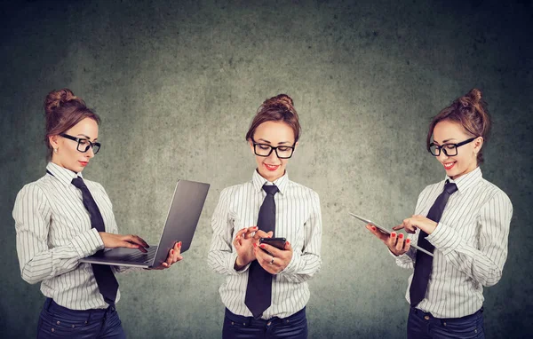 Gelukkig Zakenvrouw Met Behulp Van Meerdere Mobiele Apparaten — Stockfoto