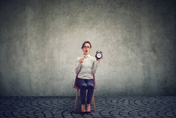 Anxious Young Woman Alarm Clock Waiting Interview — Stock Photo, Image