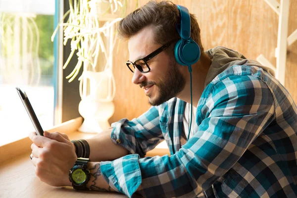 Side View Casual Man Headphones Surfing Tablet While Sitting Coffee — Stock Photo, Image