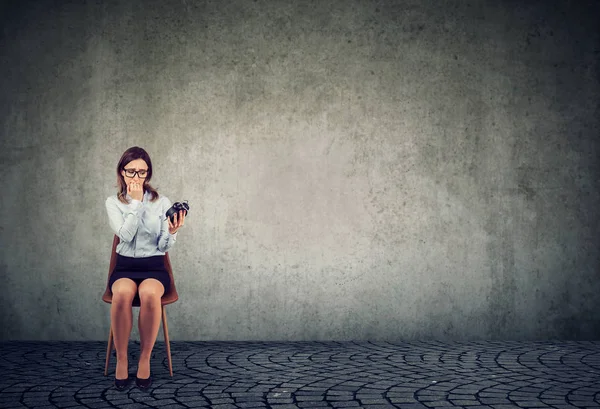 Anxious Young Business Woman Alarm Clock Waiting Interview — Stock Photo, Image