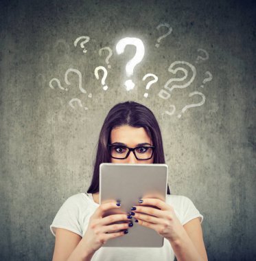 Tablet bilgisayarda arıyorum karışık şok kadın pek çok soru vardır