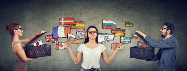 Niña Meditando Aprendiendo Diferentes Idiomas Siendo Expuesta Diferentes Culturas Por —  Fotos de Stock