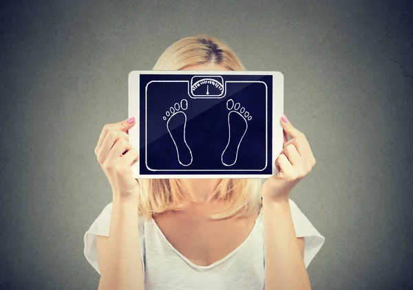 Young Woman Holding Tablet Weight Scale Front Her Face — Stock Photo, Image