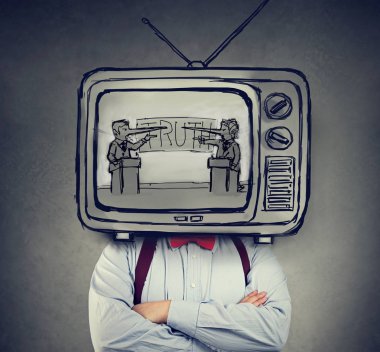 Sahte Haberler man ile Tv izlerken kafasını yerine televizyon bağımlısı 