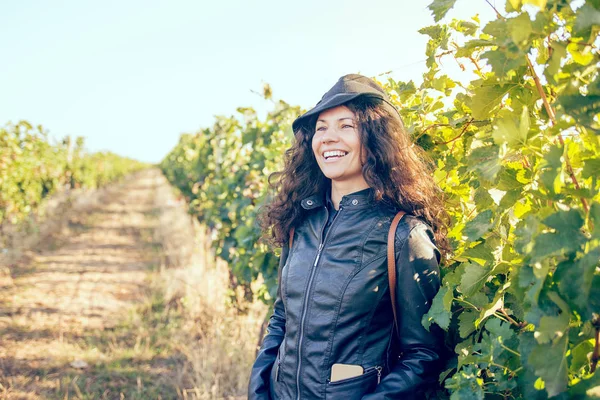 Happy Young Brunette Woman Winegrower Inspecting Grape Vines Vineyard Outdoors — Stock Photo, Image