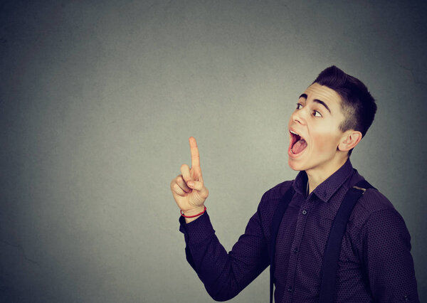 смешной человек с гениальной идеей
 