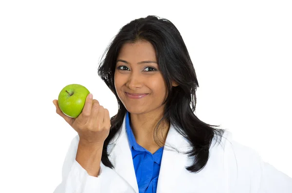 Retrato Una Mujer Sonriente Profesional Salud Con Bata Laboratorio Médico —  Fotos de Stock