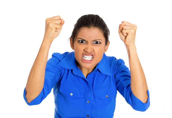 Retrato Uma Mulher Irritada Irritada Rabugenta Com Punhos Gritando Isolado — Fotografia de Stock