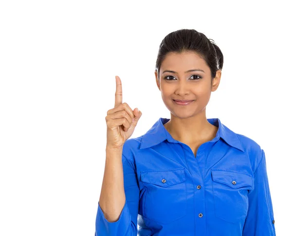 Retrato Uma Jovem Feliz Sorridente Mostrando Dedo Indicador Apontando Para — Fotografia de Stock