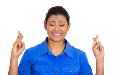  Genç bir kadının portresi şans diliyor ve dua ediyor, en iyisini umuyor.