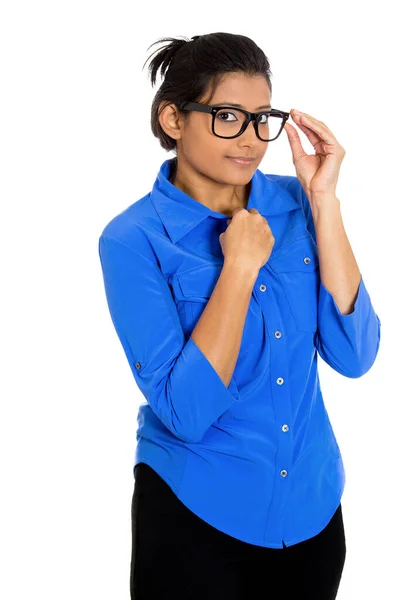 Retrato Uma Jovem Nerd Olhando Tímida Mulher Com Óculos Grandes — Fotografia de Stock