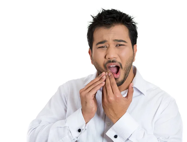 白い背景に孤立した手で口の外に触れる歯痛の若い男の肖像 — ストック写真
