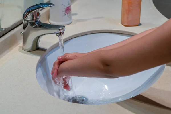 Young Child Thoroughly Washing Her Hands Faucet Use Antibacterial Soap — Stock Photo, Image