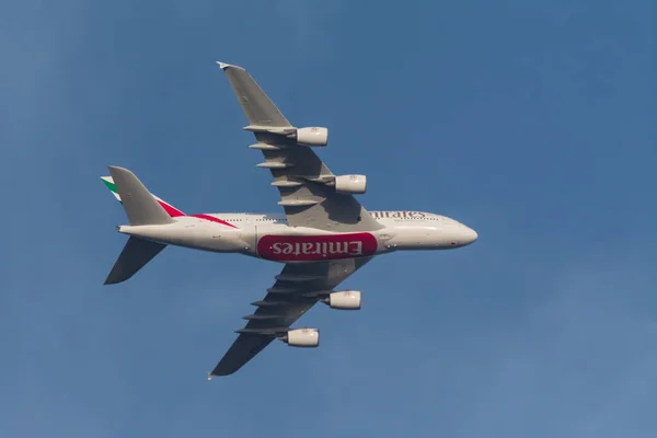 Αερογραμμές Emirates Super Jumbo Επιβατικό Αεροσκάφος Airbus A380 Πτήσει Και — Φωτογραφία Αρχείου