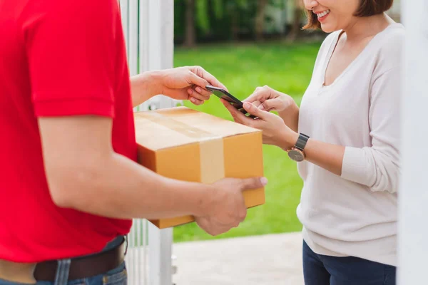 Asian Delivery Man Deliver Box Parcel Package Customer Home Shipping — Stock Photo, Image