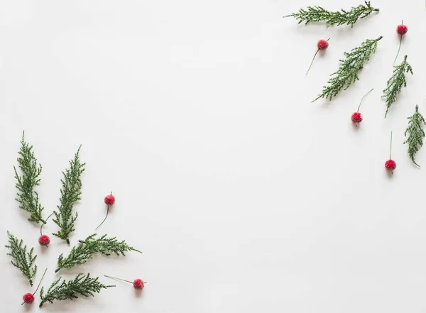 Kerst Achtergrond Frame Met Dennen Takken Dennenappel Witte Achtergrond Platte — Stockfoto