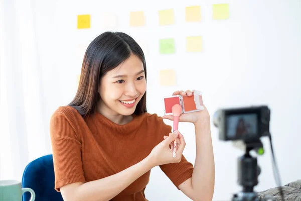 Aasialainen Nainen Kauneus Bloggaaja Vlogger Opetus Muodostavat Kosmeettinen — kuvapankkivalokuva