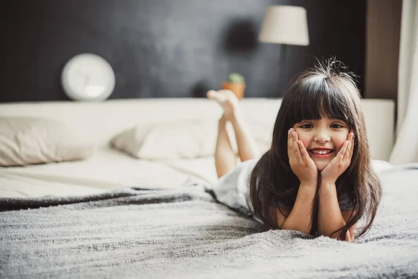 Portrait Happy Smile Girl Kid Lying Bed — Stock Photo, Image