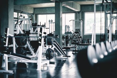 Ağırlık, ağırlık ve dambıl, vücut geliştirme ve antreman için spor salonu, hiç kimse