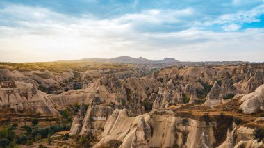 Goreme 'in, Kapadokya' nın, hindinin, sabah kayanın güzel manzarası.