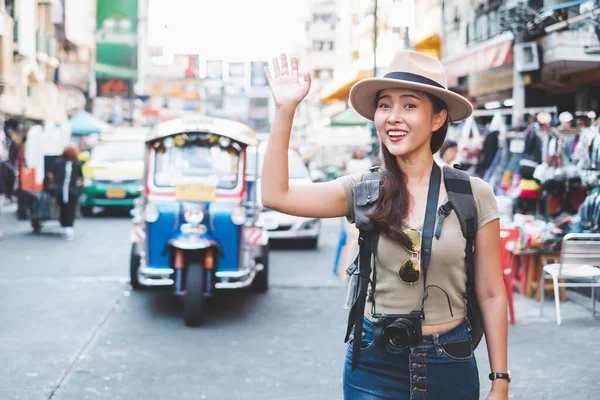 Asijské Cestovatel Turistické Procházky Cestování Khao San Pěší Ulice Bangkok — Stock fotografie