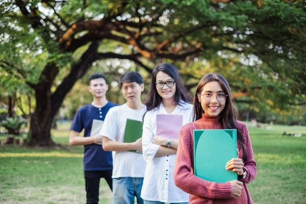 Retrato Asiático Jovem Adolescente Estudante Parque Para Estudar Educação Conceito — Fotografia de Stock