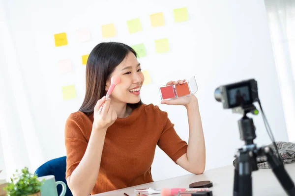 아시아 블로거 성기만드는 가르치는 블로거 — 스톡 사진