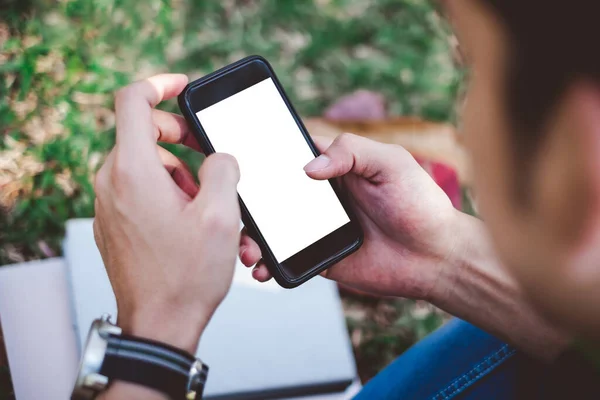 Manos Sosteniendo Usando Teléfono Inteligente Celular Con Pantalla Aislada Para — Foto de Stock